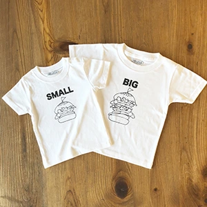ハンバーガー SMALL×BIG プリント / Tシャツ