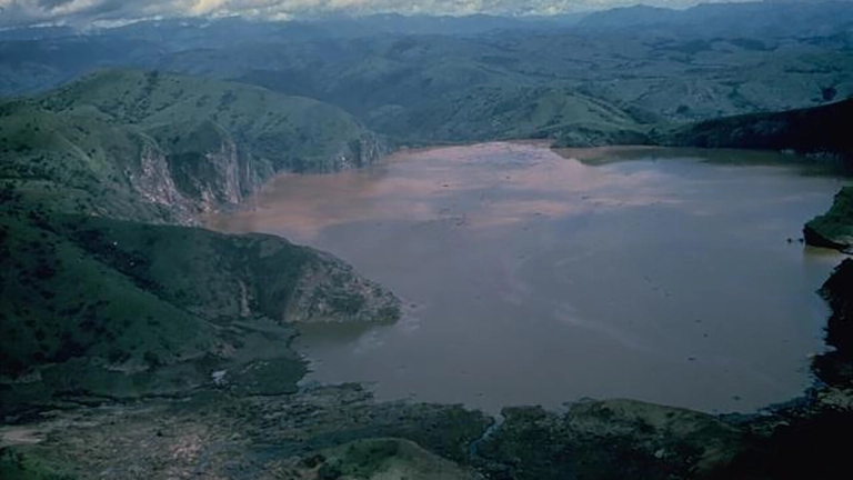 ニオス湖噴出災害とは