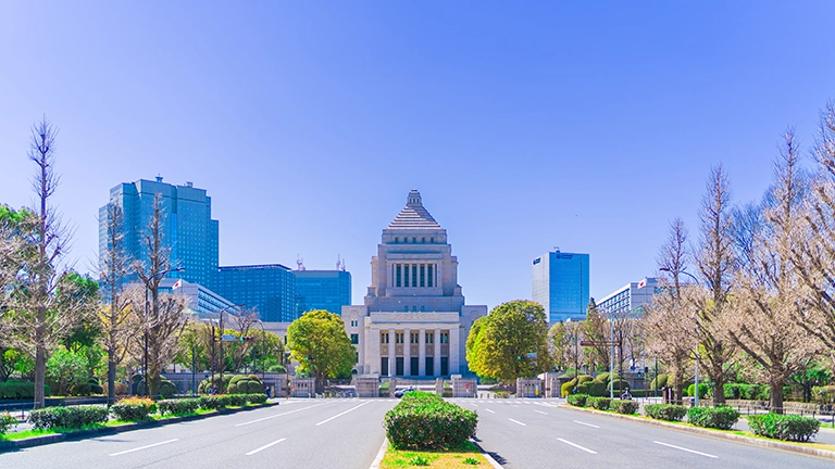 「1人4万円」現金給付、どこまで本気？