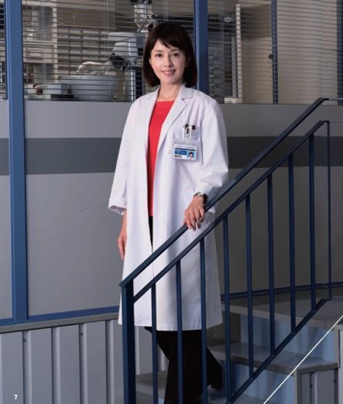 60歳とは思えない！時を超えて輝く、美しすぎる独身女性芸能人たち【岡田奈々さんら】