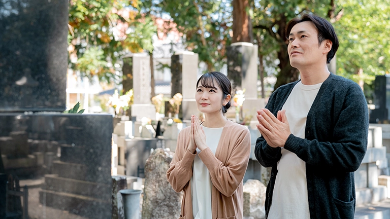 墓参りの際に避けるべき3つの行為