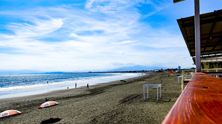 え、全国で海水浴場が次々閉鎖？海水浴客9割減の衝撃…その理由とは