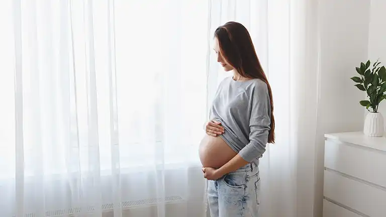 妊娠中期の腹痛とお腹の張りは？赤ちゃんの様子は？ママの体のトラブルとケアのヒント！