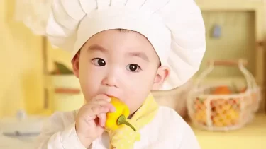 【生後5〜6カ月】赤ちゃんはじめての離乳食のポイントとレシピを紹介！