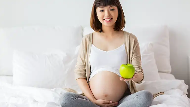 「赤ちゃんの分も食べなさい」は時代遅れ！？妊娠中の体重コントロール方法のヒント