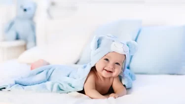 赤ちゃんの寝返りはいつするの？みんなの開始時期と注意点と知っておくこと！