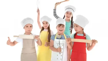 話題沸騰中！夏にぴったりの「レインボーわらび餅」を子どもと作ろう！