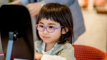 実はダメ？！ブルーライトカット眼鏡は子供に悪影響を及ぼすって本当？