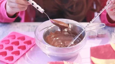 子どもと楽しむバレンタイン♪親子で作れる手作りお菓子キット3選