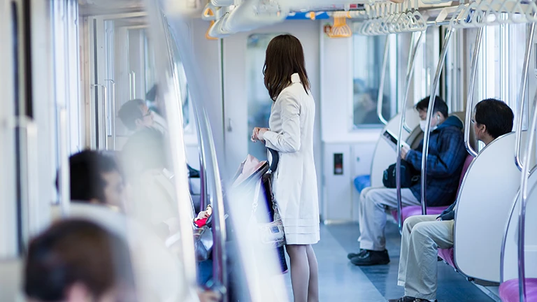 毎朝の通勤電車での出会い｜恋の始まりを感じた瞬間【前篇】