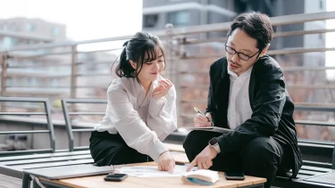 芸能人になる前に一般企業で働いていた意外すぎる芸能人5選