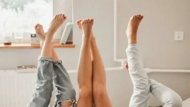 春はむくみが急増？！顔も足もパンパンになる原因とスッキリ解消法