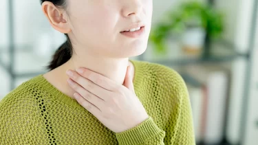 朝イチの声がガラガラ…？40代女性に増えている「声の不調」とは
