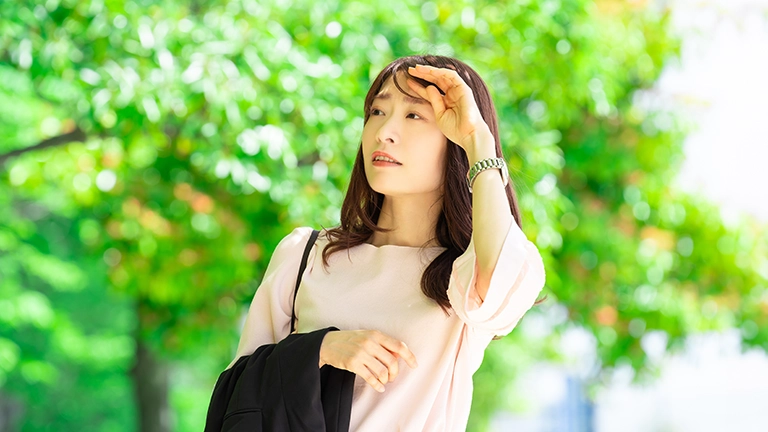 背中をつたう「滝のような汗」にサヨナラ！止まらない汗の原因と整え方