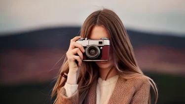 おしゃれ女子の相棒！女性芸能人の愛用カメラ♡5選
