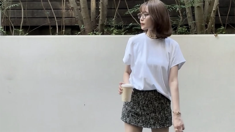 TBS・良原安美アナ、超ミニ丈＆ルーズソックスの私服コーデを投稿「御御足美しい」「美脚過ぎ」「虜になってしまう」反響の声続々