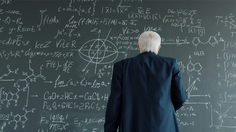 世界の数学者が愛した伝説の日本製チョークはなぜ消滅したのか…天才が一生分買いだめした神品質の末路とは