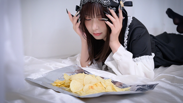 また減った？また上がる？ポテチの減量＆再値上げにSNS悲鳴「ポテトより空気の方が多い」「もう袋小さくしたら？」