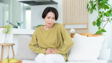 いつまでもスッキリしない胃もたれ…「腸の働き」がカギだった！