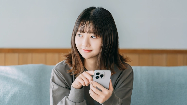 若者の読書離れはスマホが原因じゃなくて余裕が消えただけ？「本を買う金、確かにないな」「これはこじつけ過ぎる」「スマホで情報収集できるから本は不要」SNSで議論勃発