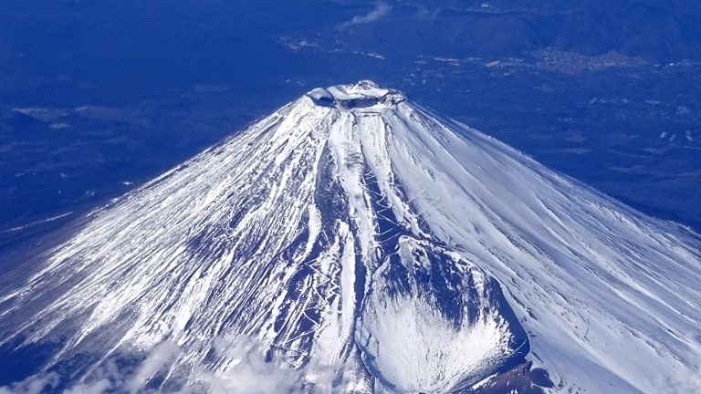 相次ぐ中国人の冬富士山遭難「早く有料化しろよ」「もう中国に請求して」「助けるから行くんだよ」批判の声多数