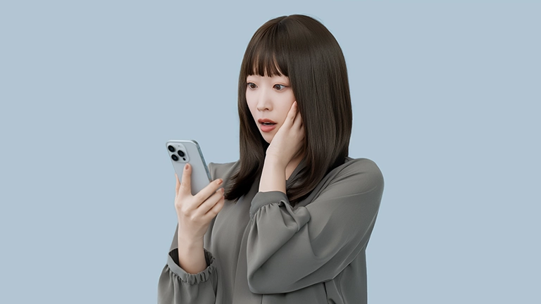 国旗を踏む子どもの画像が拡散…SNS批判殺到「頭が弱すぎるさすが中道支持者」「戦争反対は解るけど何故国旗を踏む必要があるの？」「やっぱ中道支持者って反日なんだな」