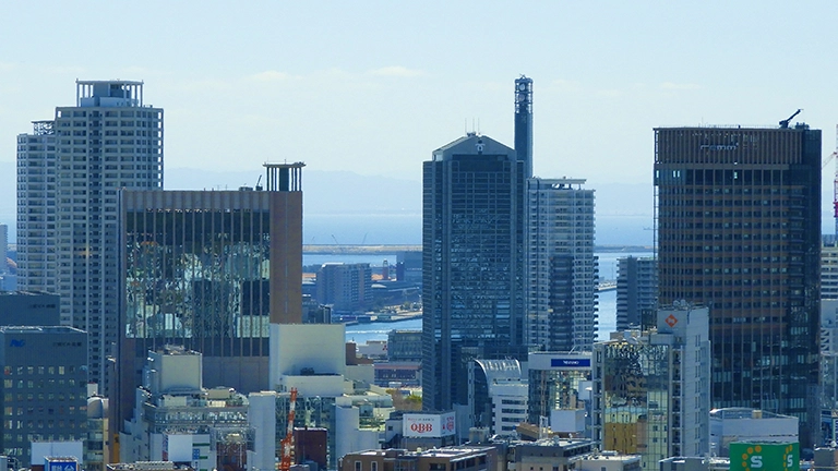 神戸小学校の教諭2人が校内で性行為を繰り返し停職処分