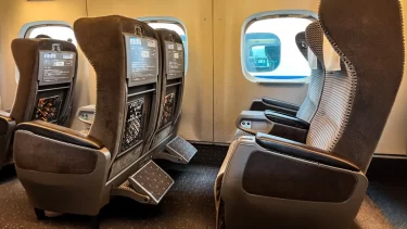 新幹線グリーン車で家族YouTuber撮影…注意され逆ギレ投稿で炎上「