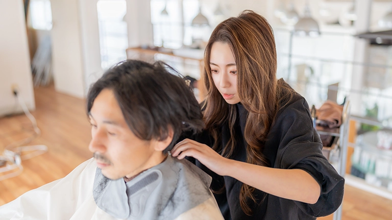 もう1000円じゃ無理？価格維持に限界…カット業界で起きている崩壊が想像以上に深刻すぎる