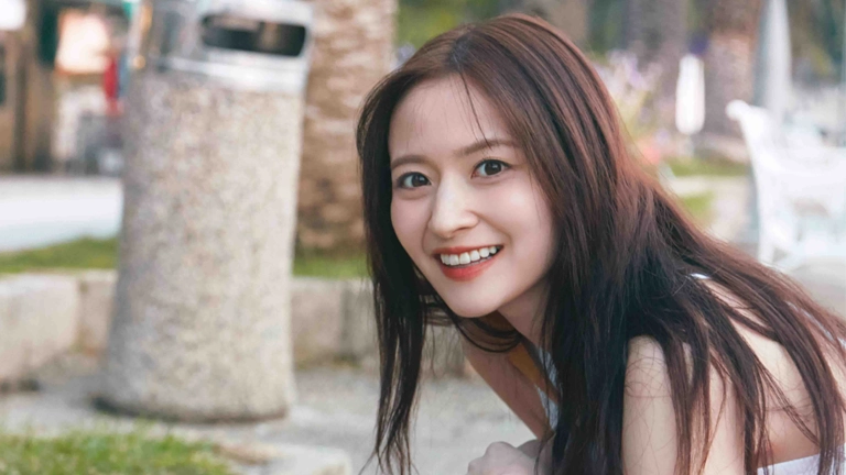 乃木坂46・金川紗耶、スレンダー美ボディでランジェリー姿も披露…1st写真集発売決定にSNS歓喜