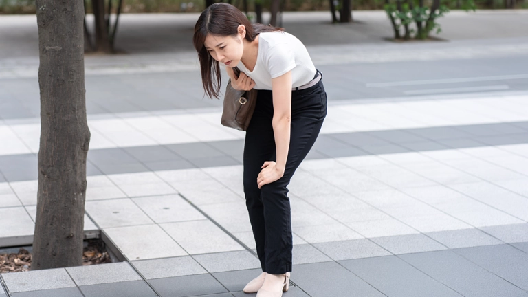 階段がつらい、長く歩けない…足腰の衰えは早めのインナーケアがカギ