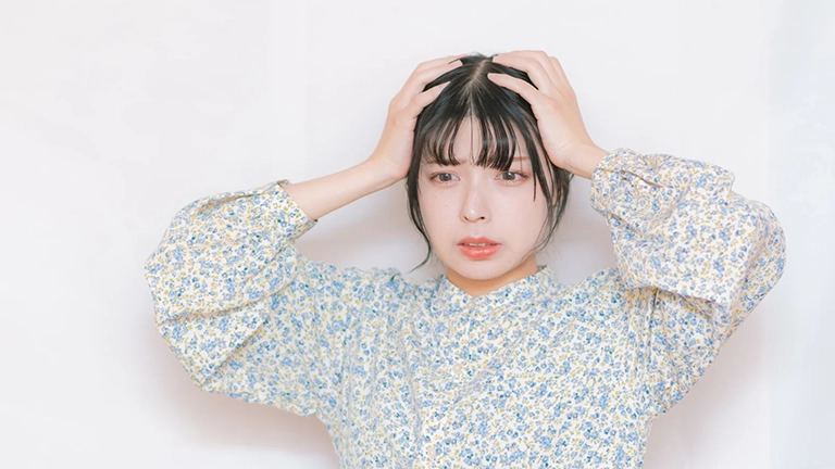 気になる男性に夜職がバレた…キャバ嬢の経験者が無意識にやらかす瞬間5選【リアル体験】