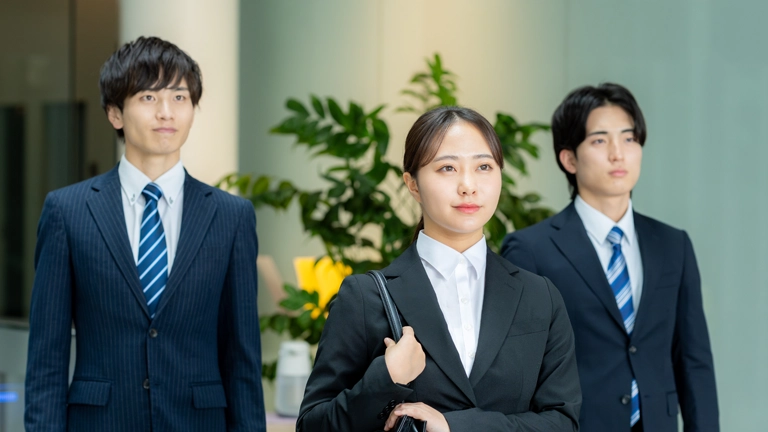 新入社員の初日辞め急増…退職代行殺到にSNS賛否