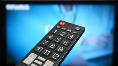 盗撮で懲戒免職の元教員が語る現在を番組で報道…SNS批判殺到