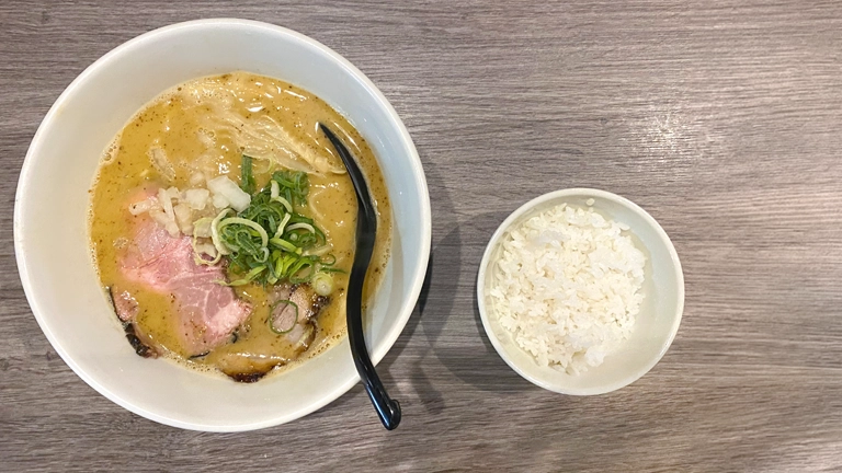 ラーメン店のライス先出しは許せる？SNS賛否続出