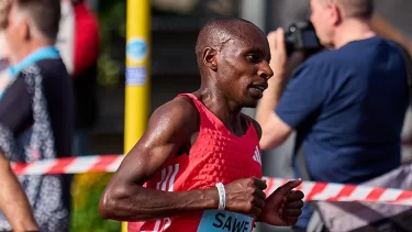 人類初のフルマラソン公式2時間切り達成…50m走8秒台ペースにネット震撼