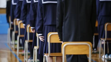 スマホトラブルは親の責任、入学式での校長の発言に共感と反発