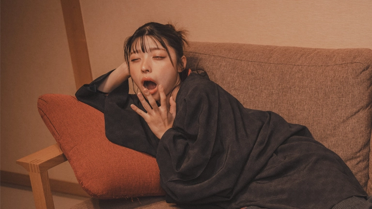 今『ビジホ飲み』が密かに流行中…一人の贅沢時間にハマる人が続出する理由とは