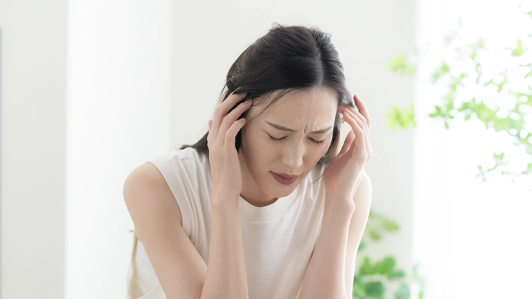 梅雨の頭痛を毎年くり返す人へ｜薬で抑えるだけで終わらせない体質ケア5選