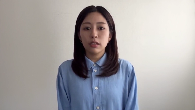 ホテルのベッド炎上から謝罪動画6連発へ…女性インフルエンサー被害者ムーブに「もうネタになってる」「6回謝罪した人w」「笑わせてるでしょ」SNS賛否