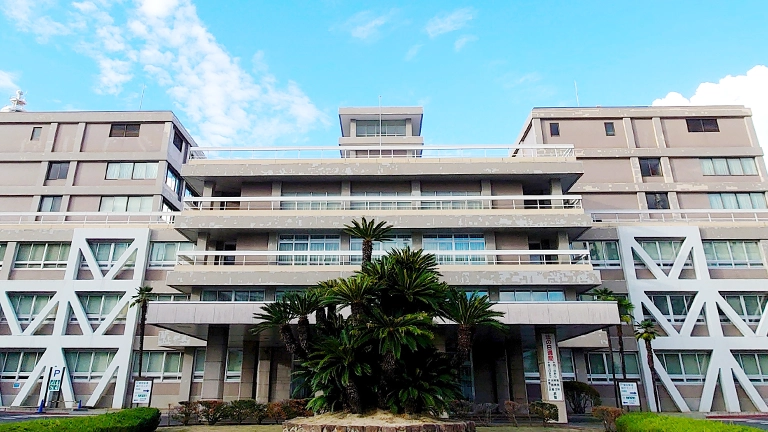 広島、女子児童34人にわいせつ行為をした元小学校教諭に懲役9年の判決…SNS激怒「たった9年？日本は性犯罪者の男に甘々やね」「化け物じゃないか！檻から出てきたらまたやるぞ」