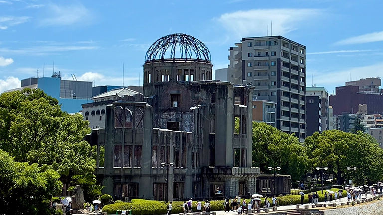 広島・平和記念公園で活動家ら排除、原爆の日の怒号にSNS批判「広島長崎は極左どもの祭り会場じゃ無い」「毎年腹が立ちます」「みんなで静かに祈ろうよ」