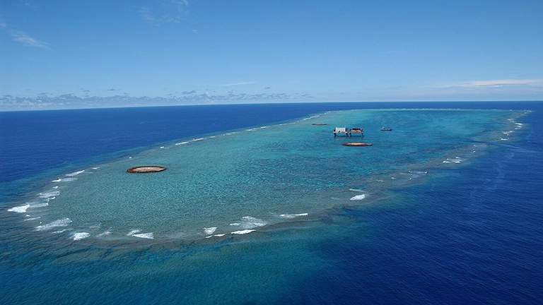 ただの岩なのに日本最南端の島？沖ノ鳥島が日本にとって重要すぎる理由とは