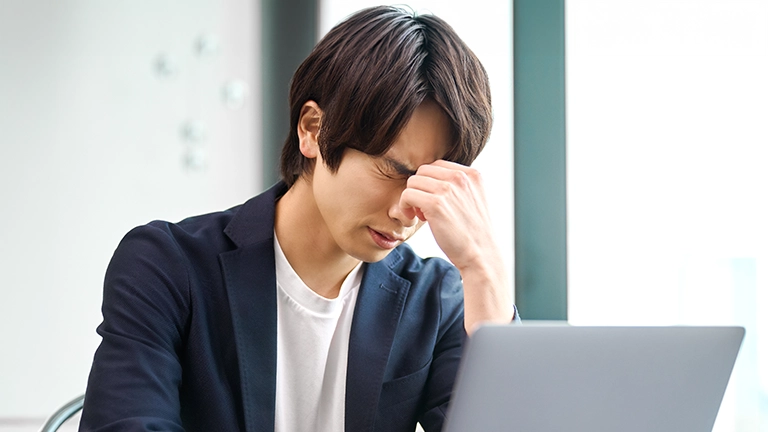 パソコン仕事のあと目が限界…40代男性の眼精疲労対策3選