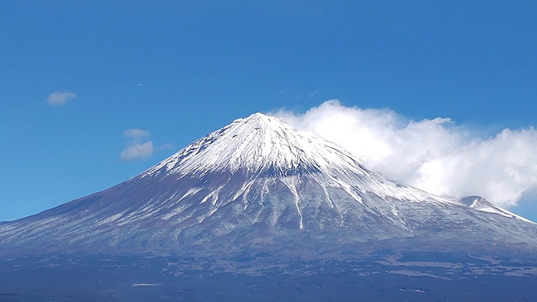 閉山中の富士山で遭難→ヘリ救助に料金徴収へ「5分8000円」案にネット騒然「もっと高くしてもいいんじゃないの？」「今まで無料だったほうがびっくりだわ」