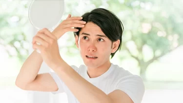 抜け毛に漢方薬、試してみない？髪のボリュームが気になる男性の体質ケア