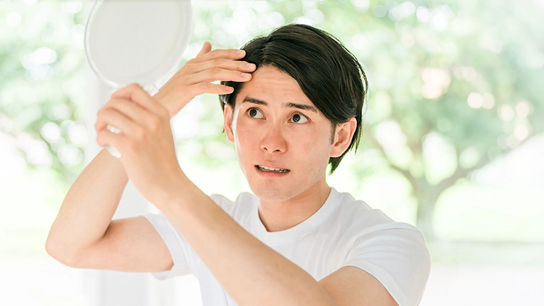 抜け毛に漢方薬、試してみない？髪のボリュームが気になる男性の体質ケア