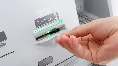 コンビニATMの手数料「110円」誰の懐に入る？知ると納得…裏側が想像以上だった
