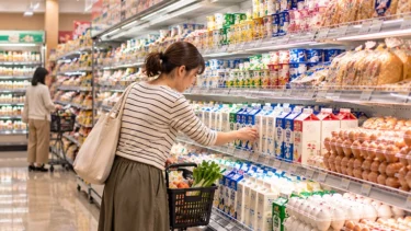 いや、ここ薬局だよね？卵も牛乳もスーパーより安いってどういうこと？ドラッグストアが仕掛ける安さの戦略が想像以上だった！