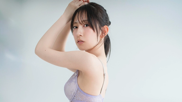 日向坂46・金村美玖、衝撃のニーハイ×美尻カットの大胆ランジェリー姿…大人の曲線美にドキッ♡「この美しさは反則でしょ」「いやいや先行カットなのに攻めすぎ」